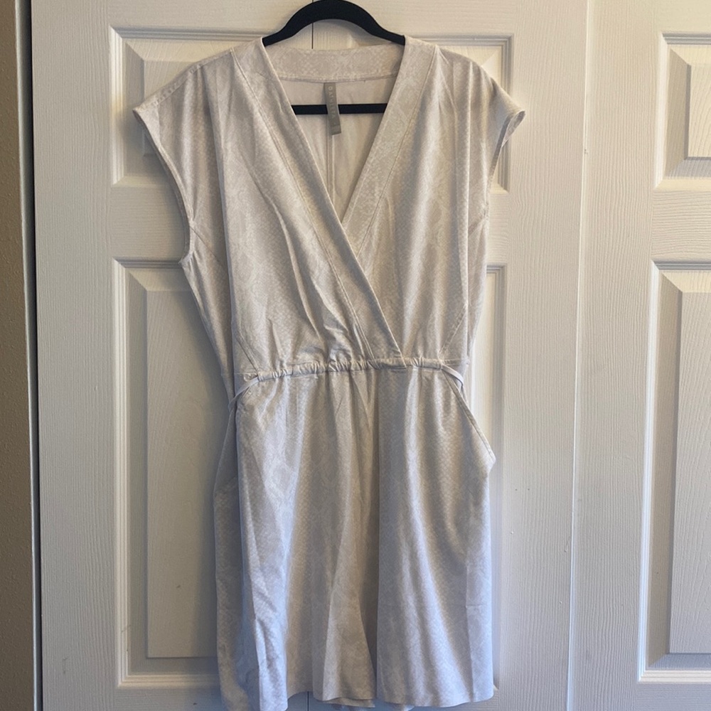 Athleta Marlow snakeskin printed shorts romper size L new without tags